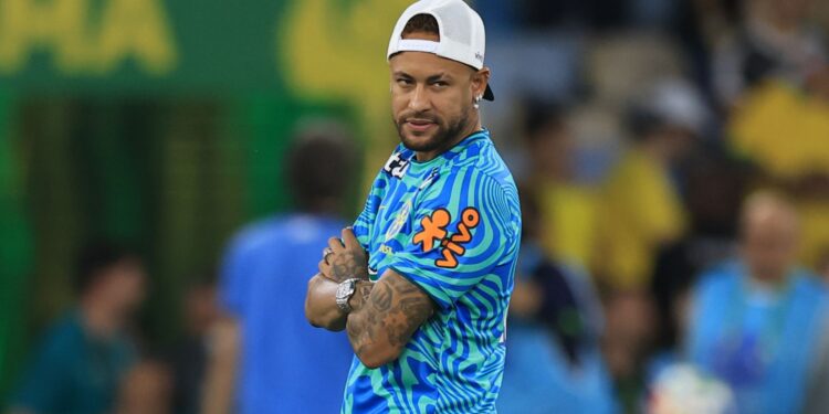 Neymar segue em recuperação e trabalha para estar à disposição do Brasil na Copa do Mundo