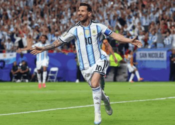 Messi bate recorde e faz homenagem a Ronaldo Fenômeno após show na Copa