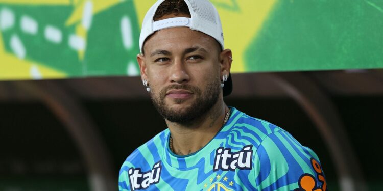 Neymar realiza exame decisivo para saber se poderá atuar na estreia do Brasil na Copa do Mundo