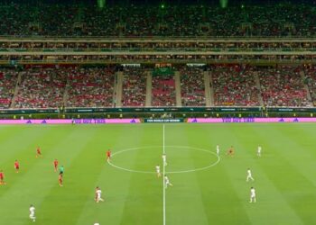 Copa mais cara da história começa com estádio vazio, protestos e show não televisionado