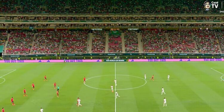 Copa mais cara da história começa com estádio vazio, protestos e show não televisionado
