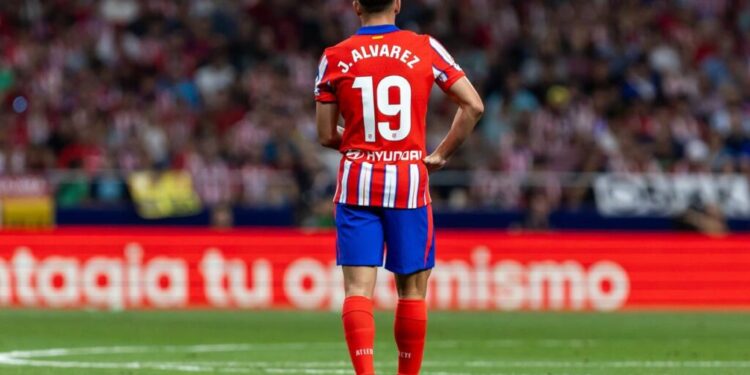 Venda encaminhada? Relembre novela protagonizada pelo Atlético por Julián Álvarez