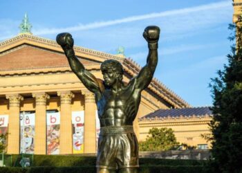 Após Flamengo quebrar maldição, Brasil usa estátua de Rocky Balboa contra rivais