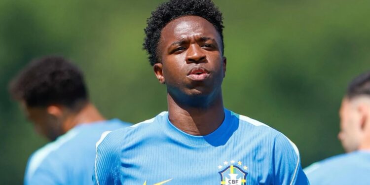 Vini Jr em treino da Seleção Brasileira