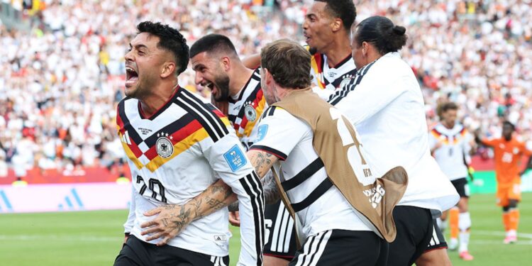 Jogadores da Alemanha comemorando