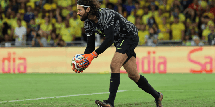 Alisson responde às vaias após gol do Panamá e manda recado antes da Copa