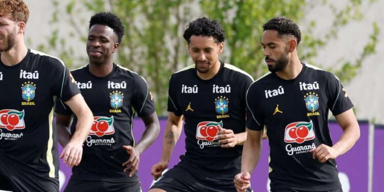 Jogadores da Seleção Brasileira em treino