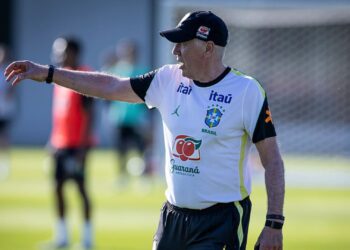 Ancelotti em treino da Seleção Brasileira