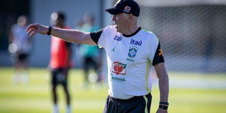 Ancelotti em treino da Seleção Brasileira