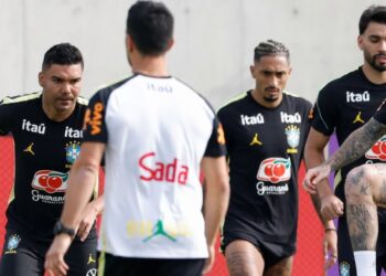 Jogadores da Seleção Brasileira durante treino