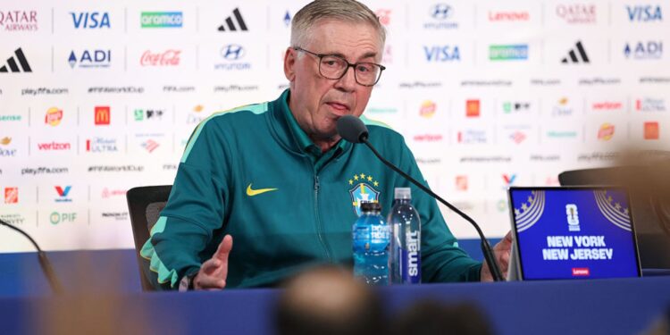Ancelotti durante entrevista coletiva