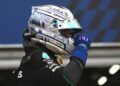 Antonelli comemorando a pole position em M&ocirc;naco