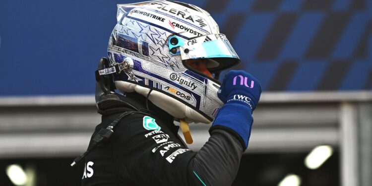 Antonelli comemorando a pole position em Mônaco