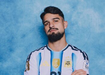 Flaco López com camisa da Argentina