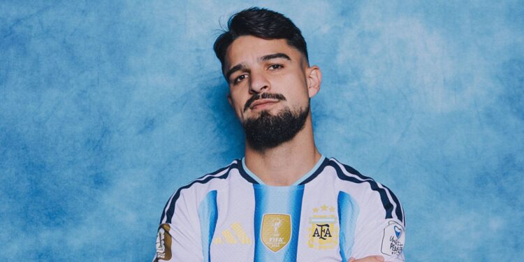 Flaco López com camisa da Argentina