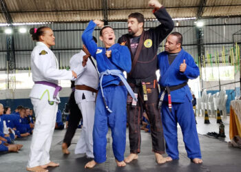 Jiu-jitsu inclusivo é utilizado como ferramenta de inclusão, desenvolvimento motor, socialização e fortalecimento da autonomia - Foto: Divulgação