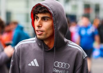 Bortoleto com blusa da Audi
