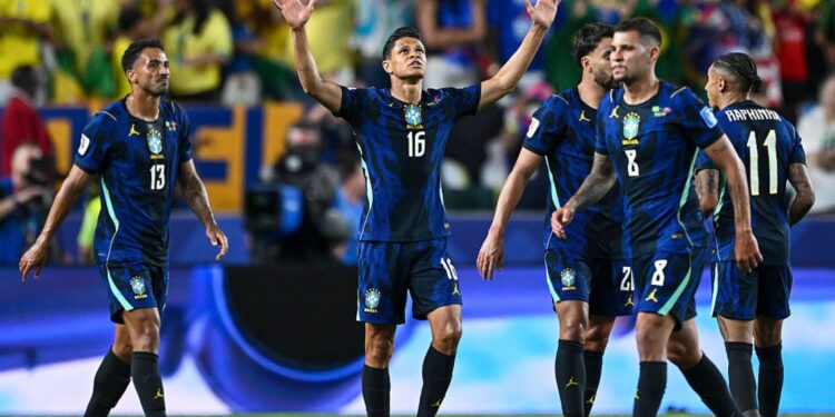Jogadores do Brasil comemorando