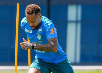 Neymar em treino do Brasil