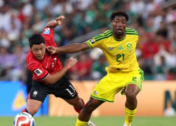 Lance do jogo entre Coréia do Sul e África do Sul
