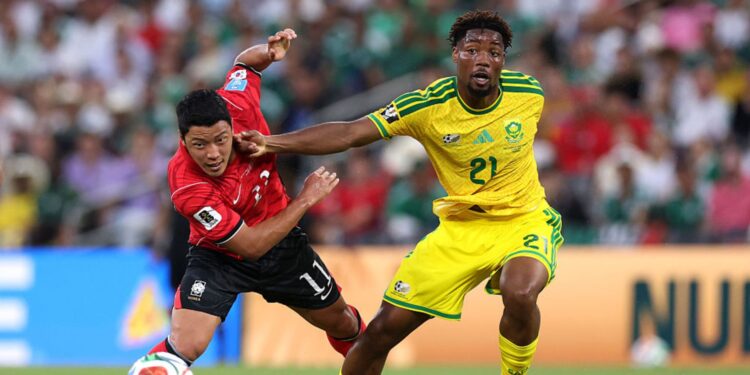 Lance do jogo entre Coréia do Sul e África do Sul