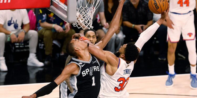 Lance do jogo entre San Antonio Spurs e New York Knicks