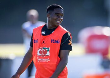 Endrick em treino da Seleção Brasileira