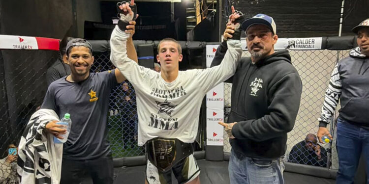 Enzo Marcello finalizou em sua estreia no MMA amador - Foto: Divulgação