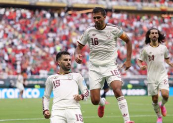 Jogadores da Espanha comemorando gol contra o Uruguai