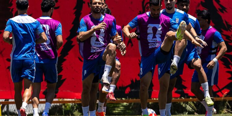 Jogadores do Irã em treino