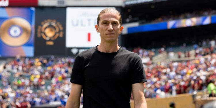 Próximo de ser anunciado como novo treinador do Monaco, Filipe Luís pode enfrentar um obstáculo em sua chegada ao clube.