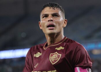Thiago Silva com camisa do Fluminense