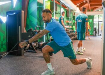 Neymar durante treino do Brasil