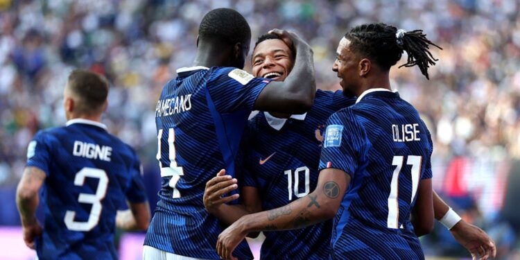 ´Jogadores da França comemorando gol
