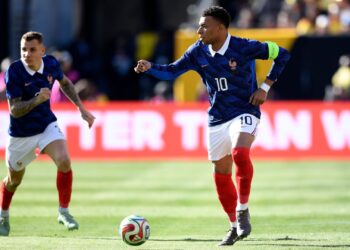 França perde liderança do ranking da Fifa após tropeço; Argentina assume o topo