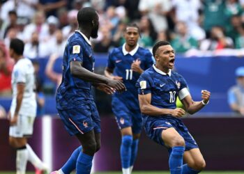 Mbappé comemorando gol pela França