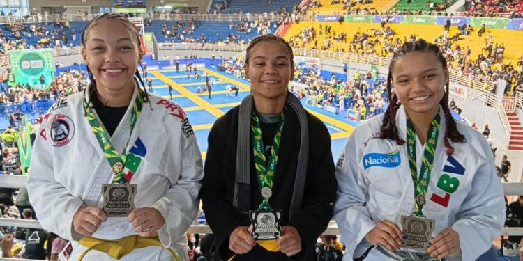 Jovens de comunidades do Rio de Janeiro aumentaram a coleção de medalhas do projeto - Foto: Divulgação