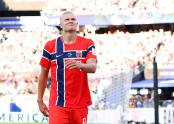 Haaland durante jogo da Noruega na Copa