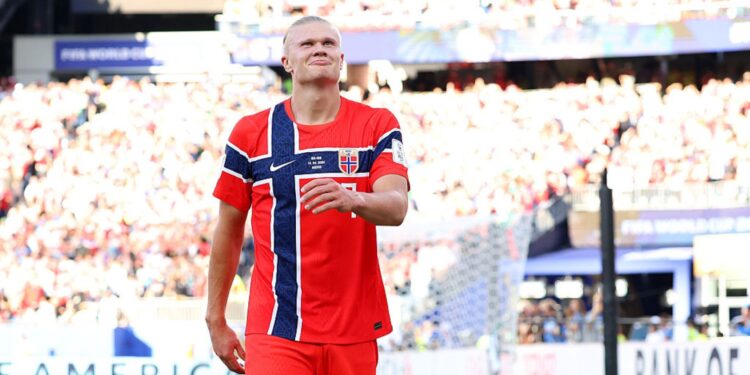 Haaland durante jogo da Noruega na Copa