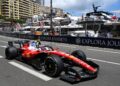 Lewis Hamilton registrou a melhor volta da sess&atilde;o no segundo treino livre com 1min13s026 e garantiu a lideran&ccedil;a nas ruas de Monte Carlo.