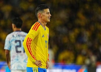 James Rodr&iacute;guez foi alvo de cr&iacute;ticas nas redes sociais ap&oacute;s uma suposta recusa em atender um pedido de foto da filha do presidente da Col&ocirc;mbia.