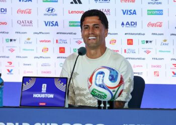 João Cancelo em coletiva