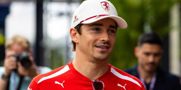 Charles Leclerc liderou o primeiro treino livre desta sexta-feira, 5, do GP de Mônaco em grande estilo. O piloto da Ferrari marcou 1min13s978.