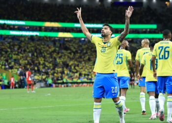 Lucas Paquet&aacute; deve come&ccedil;ar como titular da Sele&ccedil;&atilde;o Brasileira no amistoso contra o Egito, neste s&aacute;bado.