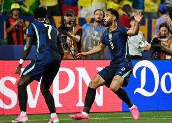 Matheus Cunha comemorando primeiro gol do Brasil