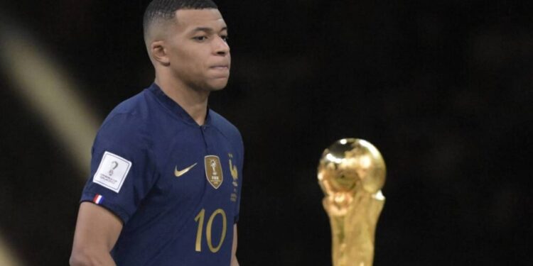 Cobrado por Dembélé e pressionado no Real: Mbappé chega à Copa com mais peso do que nunca
