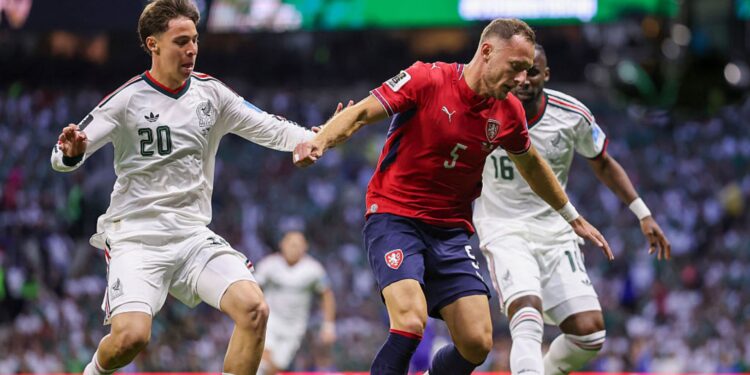 Lance do jogo entre Tchéquia e México