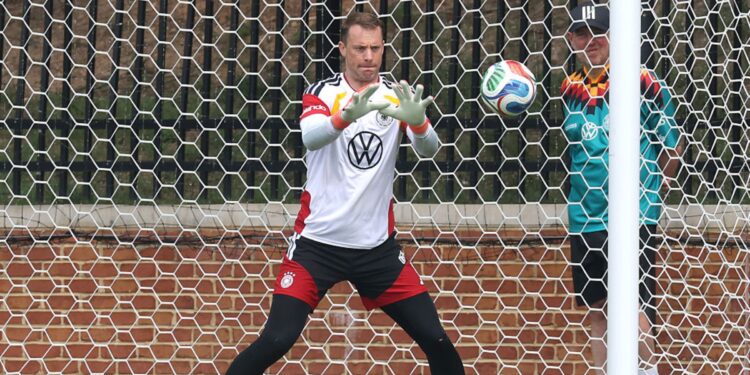 Manuel Neuer durante treino da Alemanha