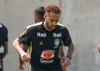 Neymar em treino do Brasil