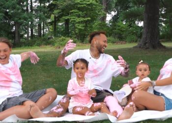 Neymar, Bruna e filhos em chá revelação